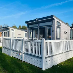 Brians With Hot Tub Holiday home Pocklington